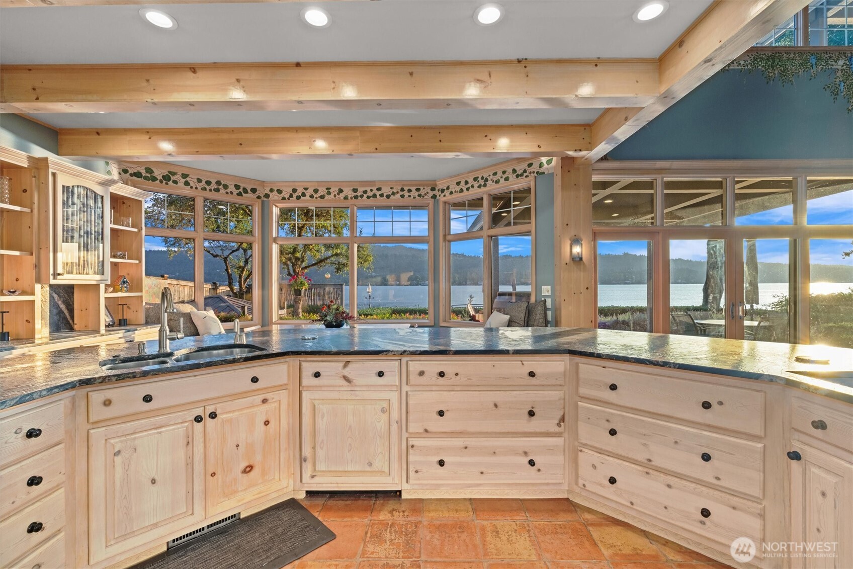 3829 E Lake Sammamish Shore Lane SE