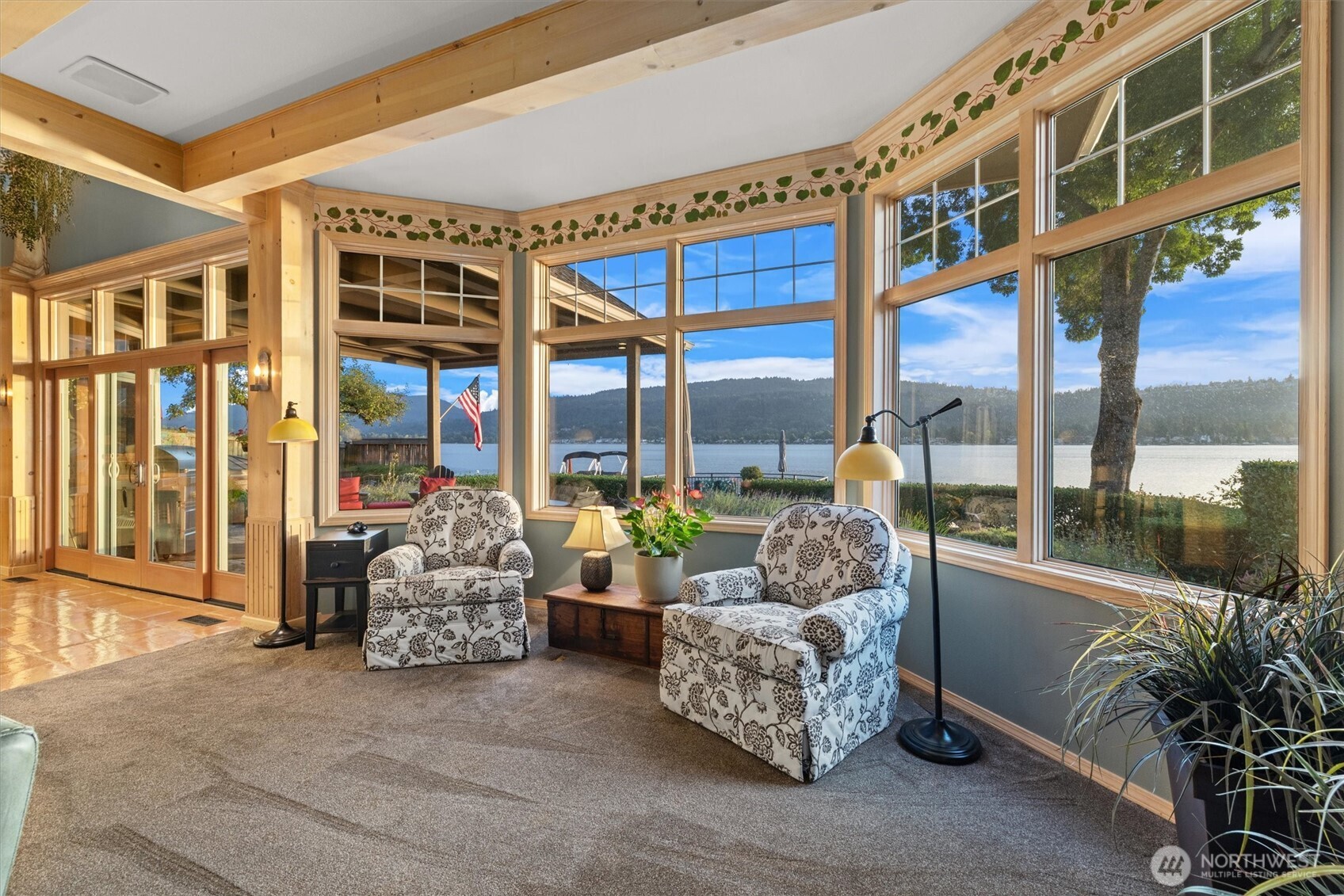 3829 E Lake Sammamish Shore Lane SE