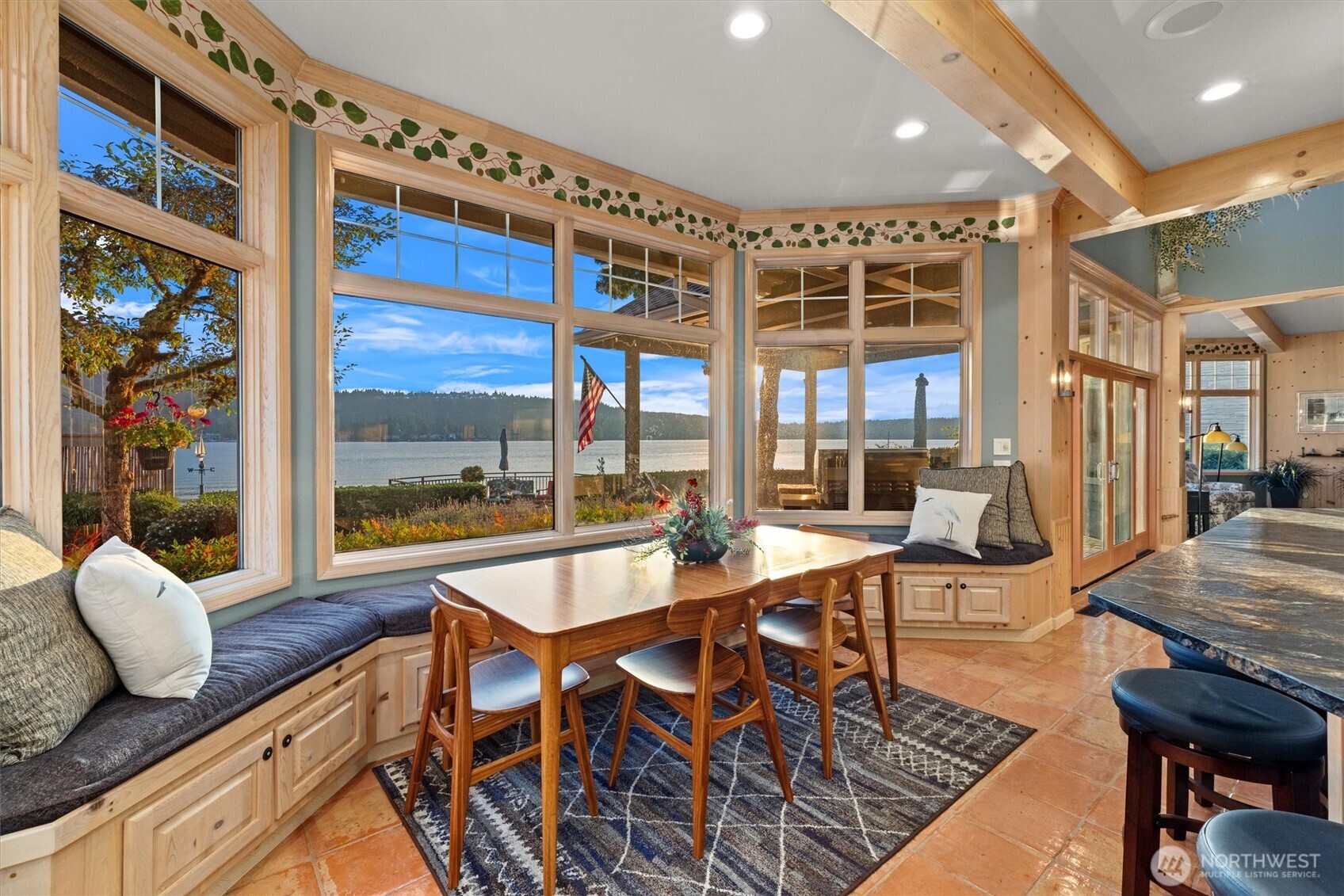 3829 E Lake Sammamish Shore Lane SE