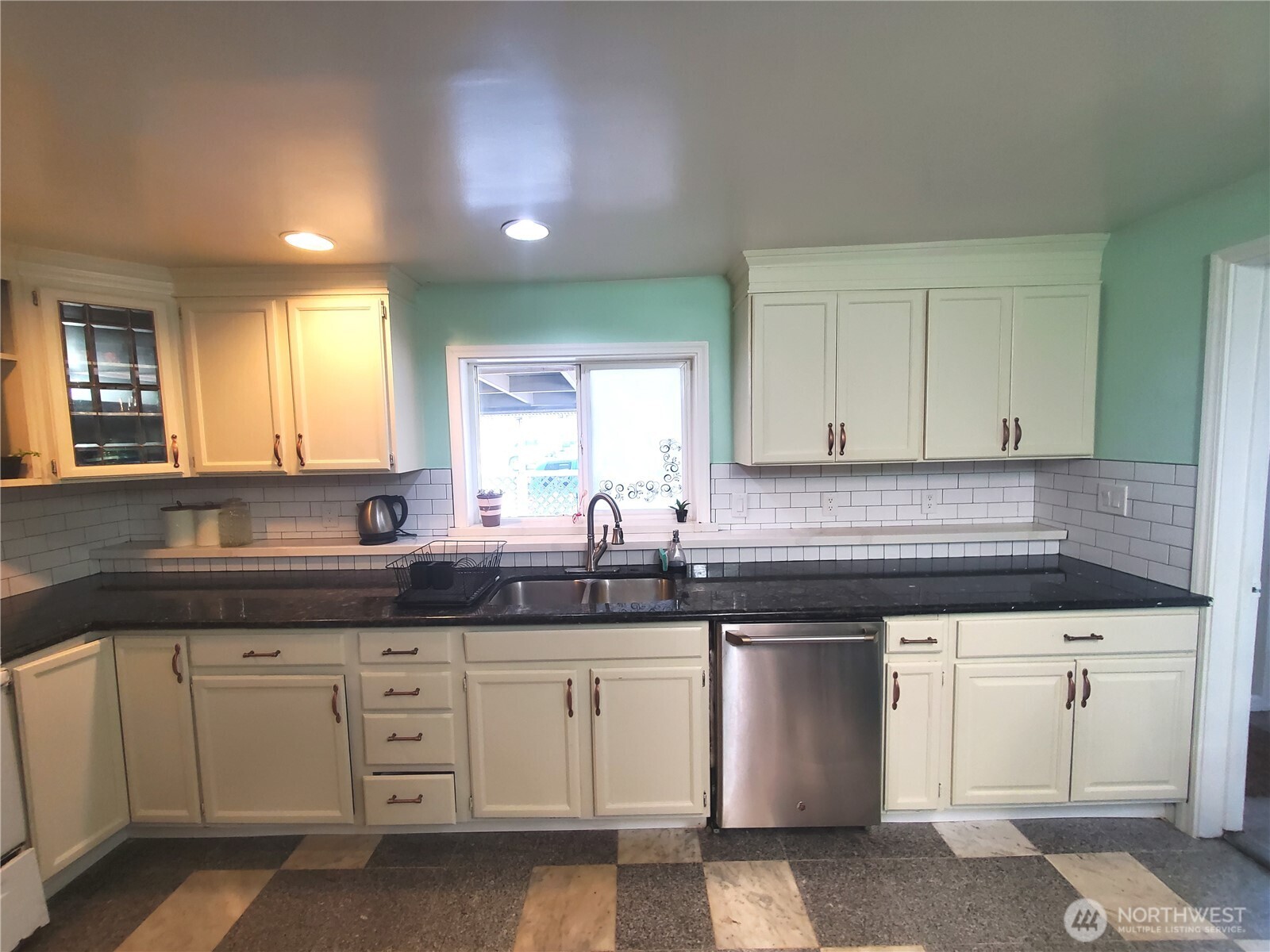 16 E Intercity Avenue
