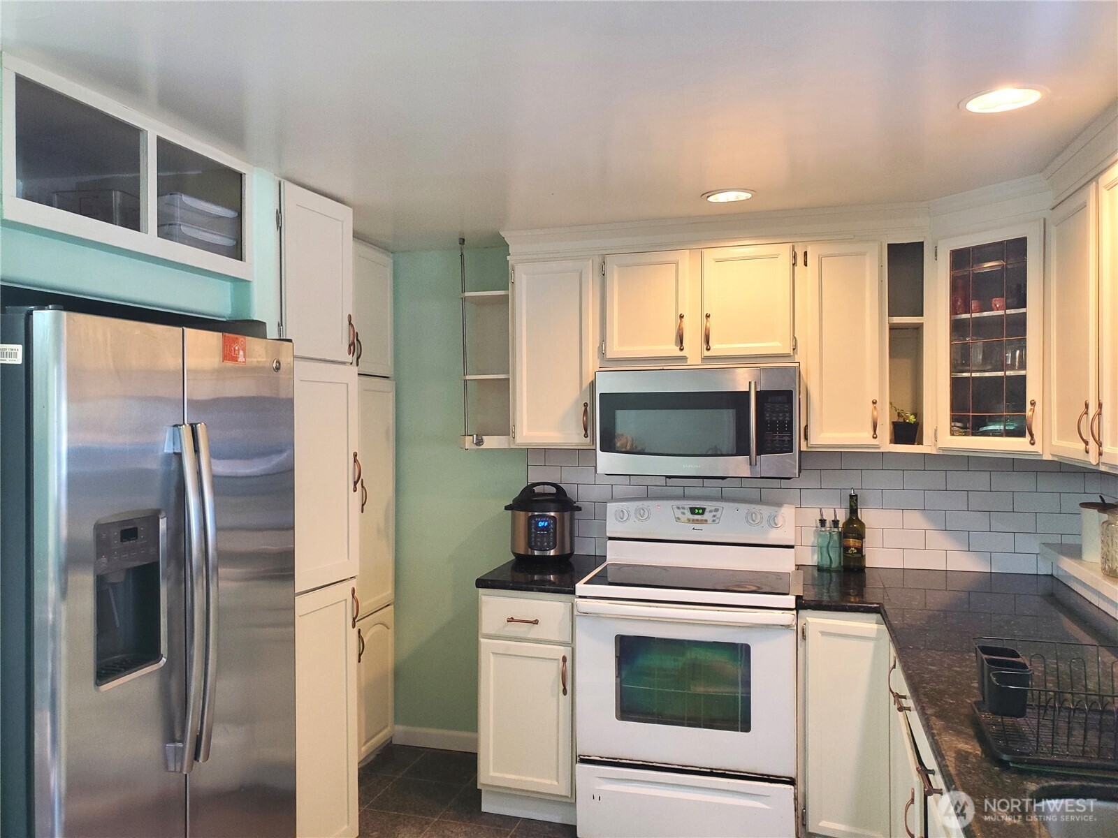 16 E Intercity Avenue