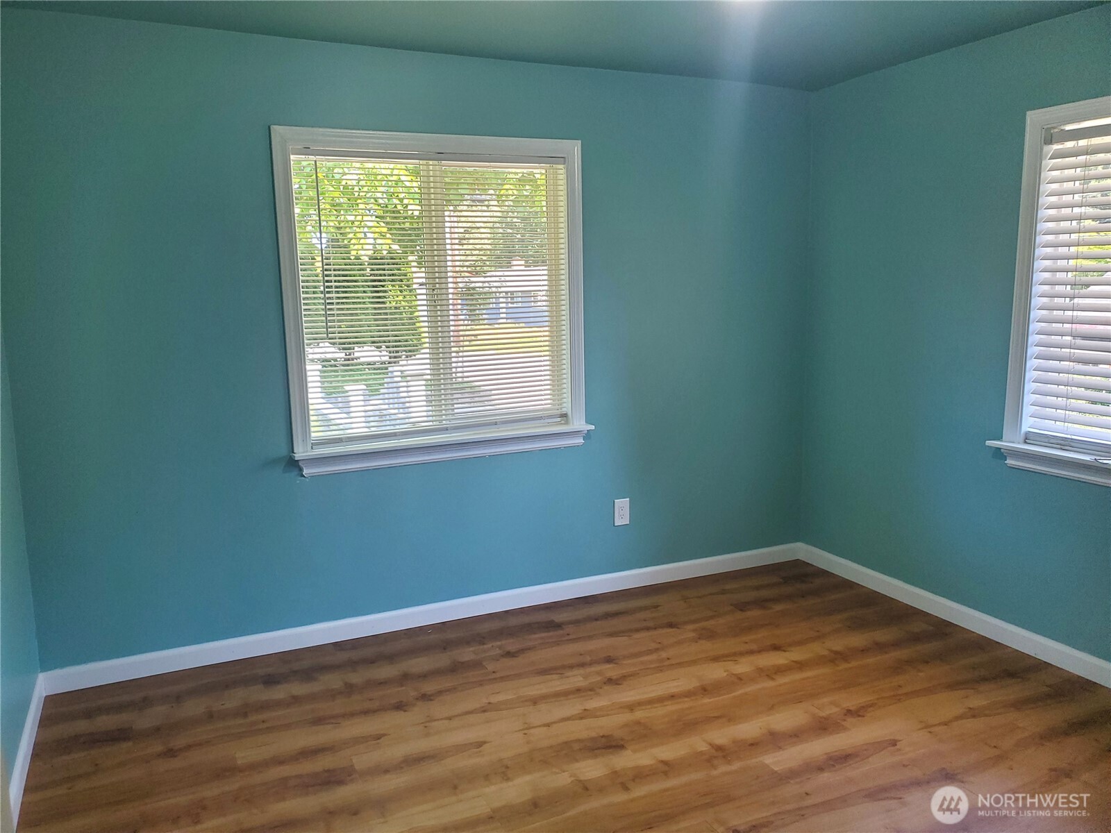 16 E Intercity Avenue