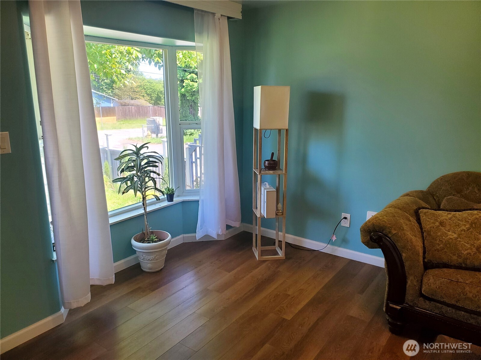 16 E Intercity Avenue