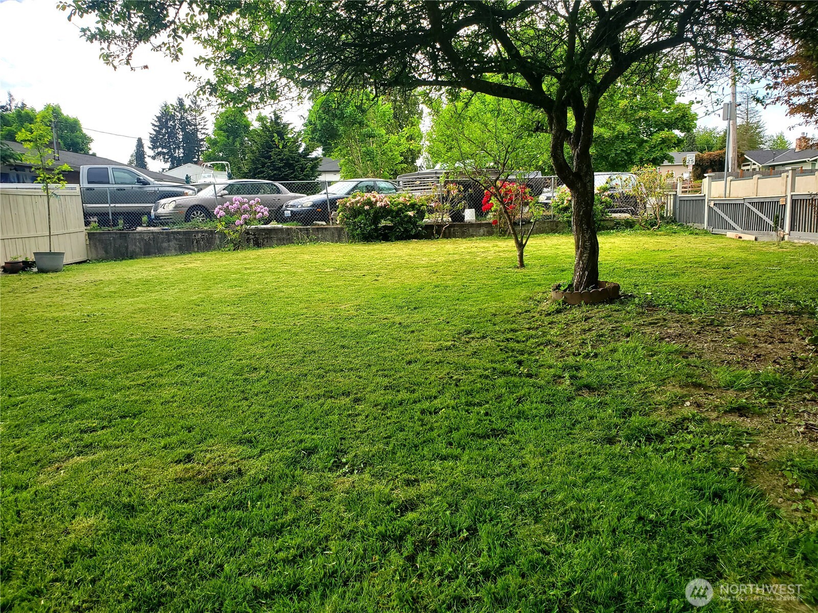 16 E Intercity Avenue