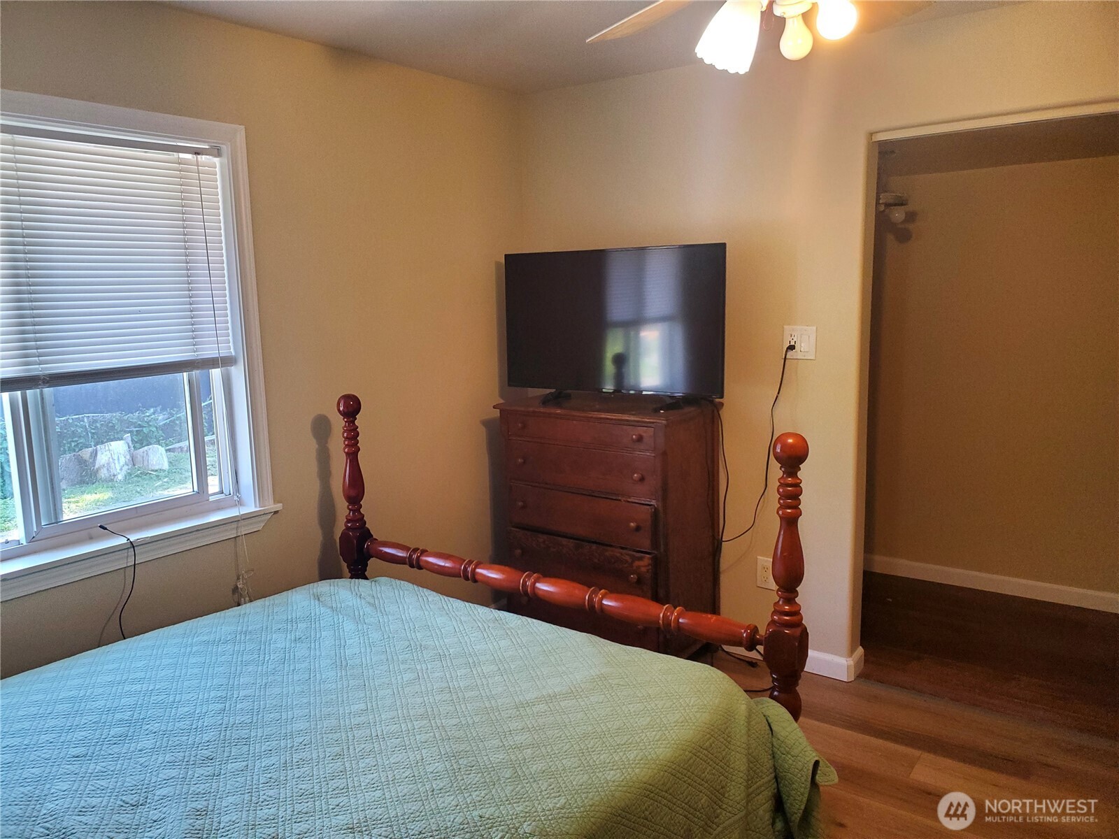 16 E Intercity Avenue