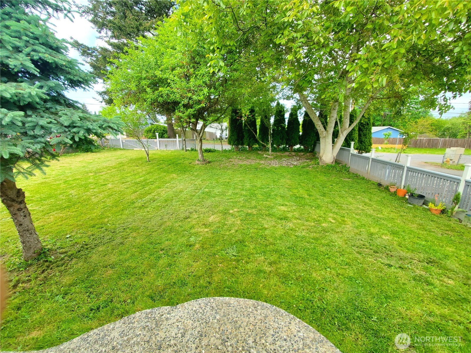 16 E Intercity Avenue