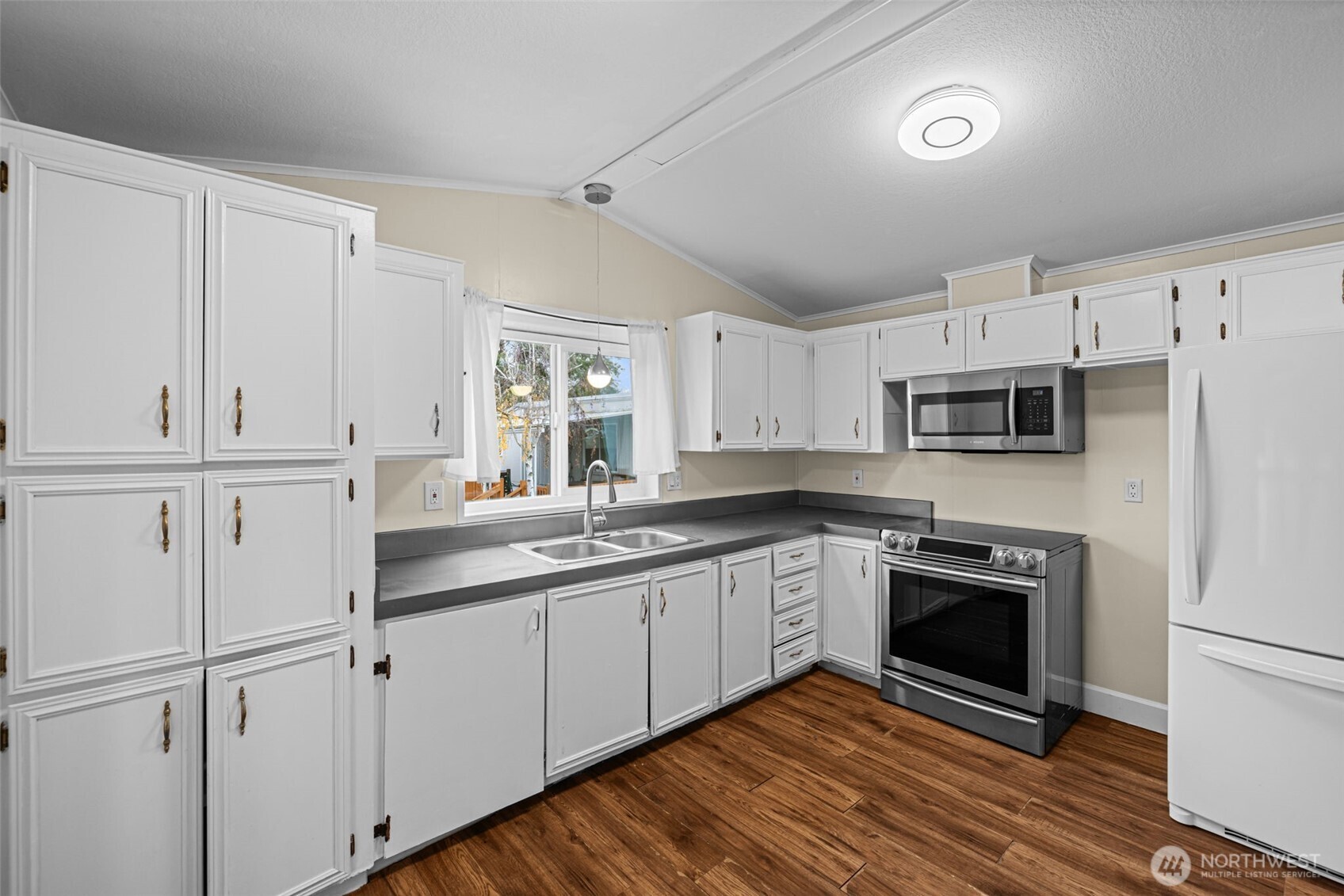 10302 Lakeview Avenue SW Unit: 42