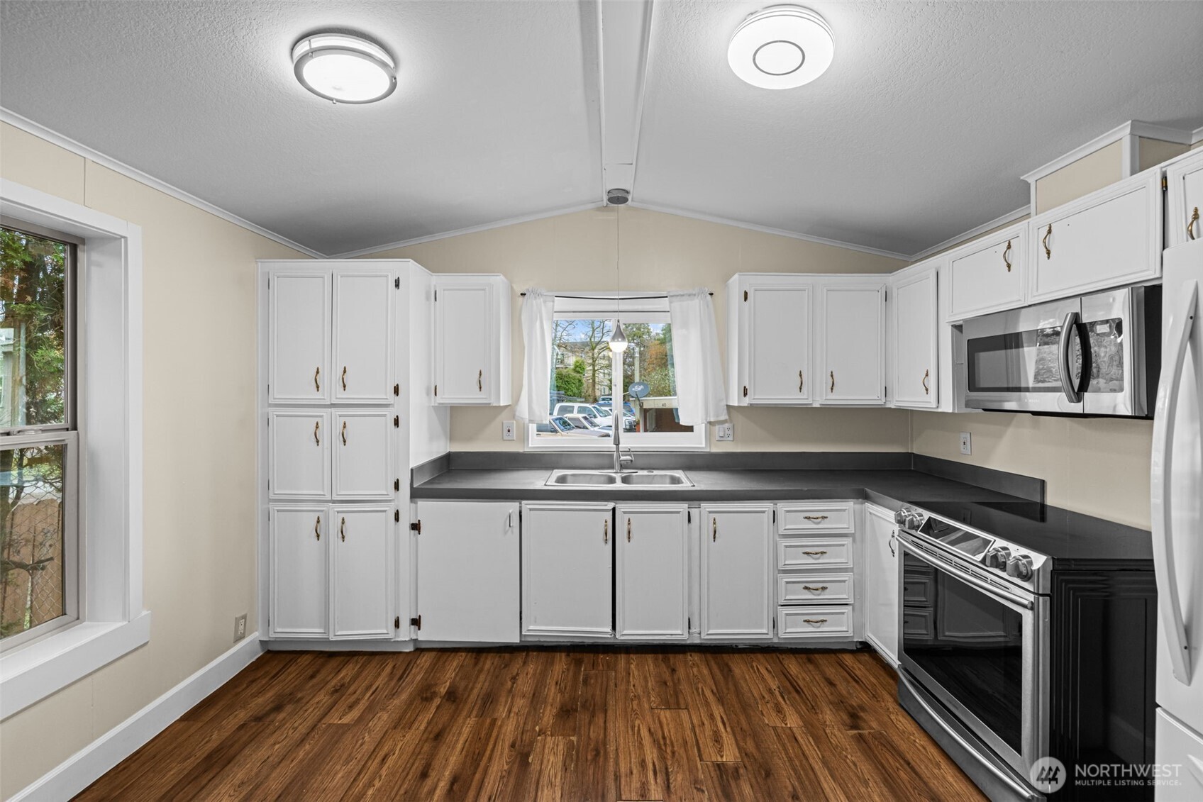 10302 Lakeview Avenue SW Unit: 42
