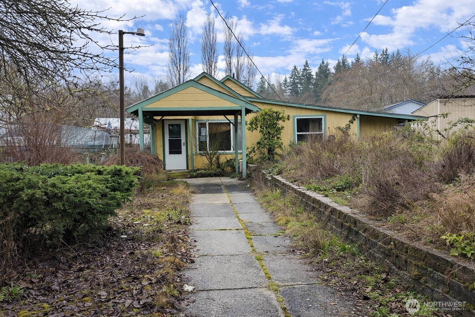425 Sunnyhill Road W