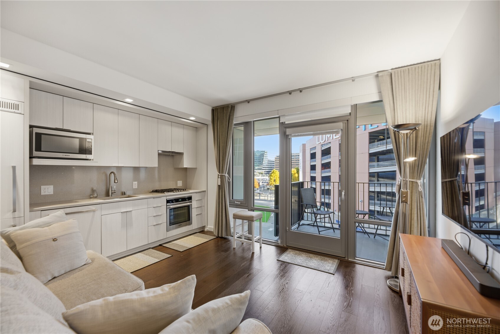 590 1st Avenue S Unit: 613