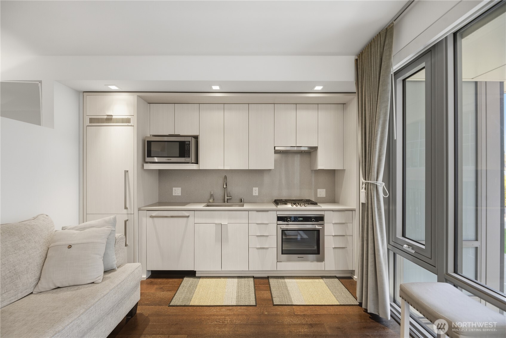 590 1st Avenue S Unit: 613