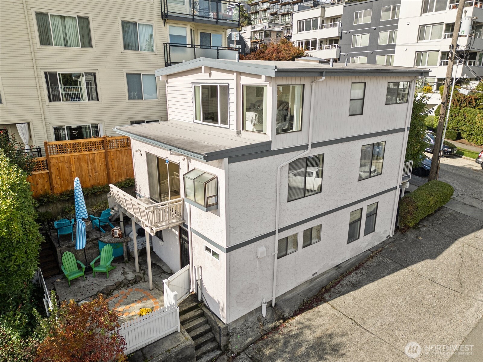 561 Lee Street