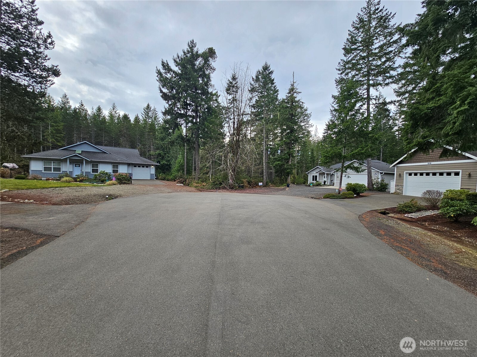 231 E Blackberry Lane