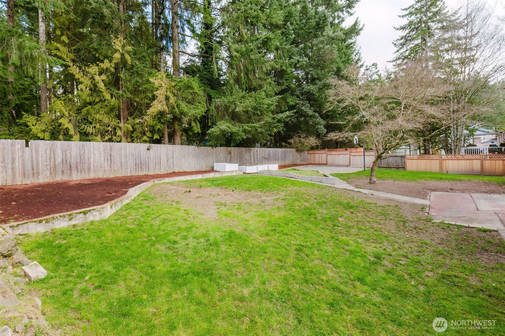 611 NE Conifer Drive