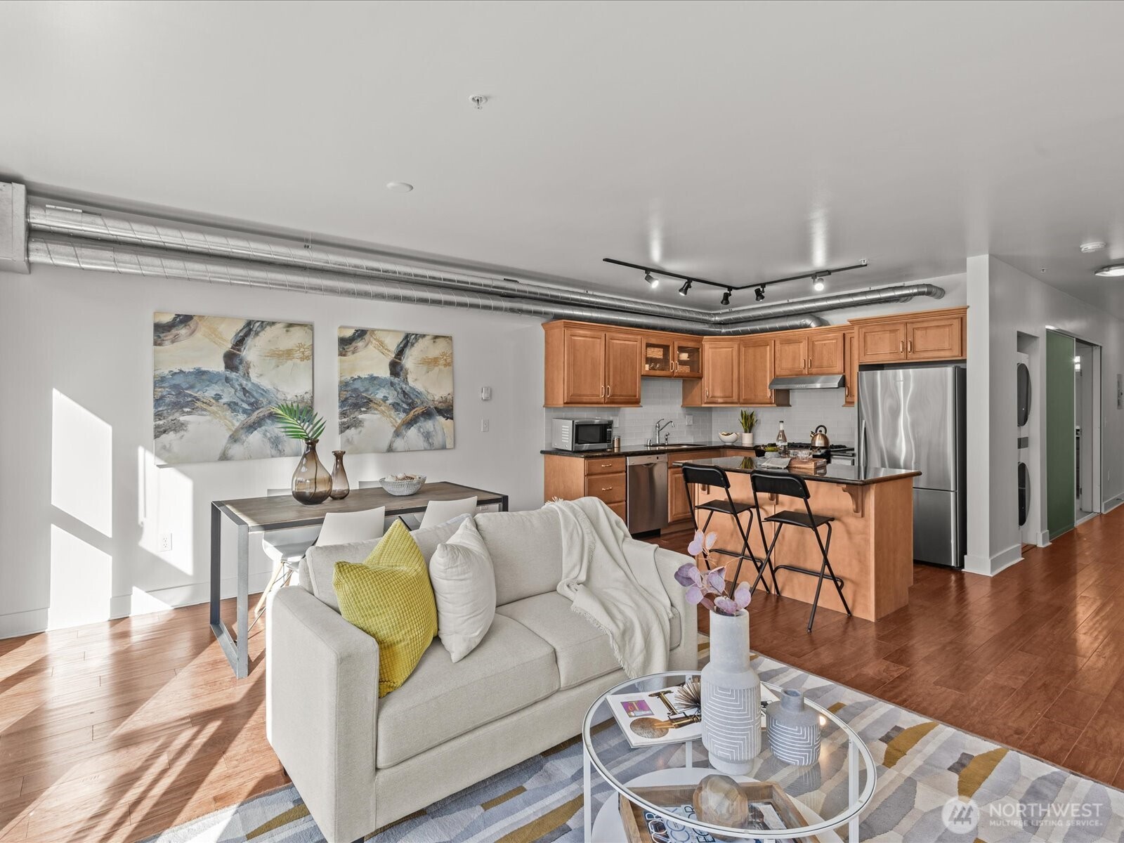 530 Broadway E Unit: 406