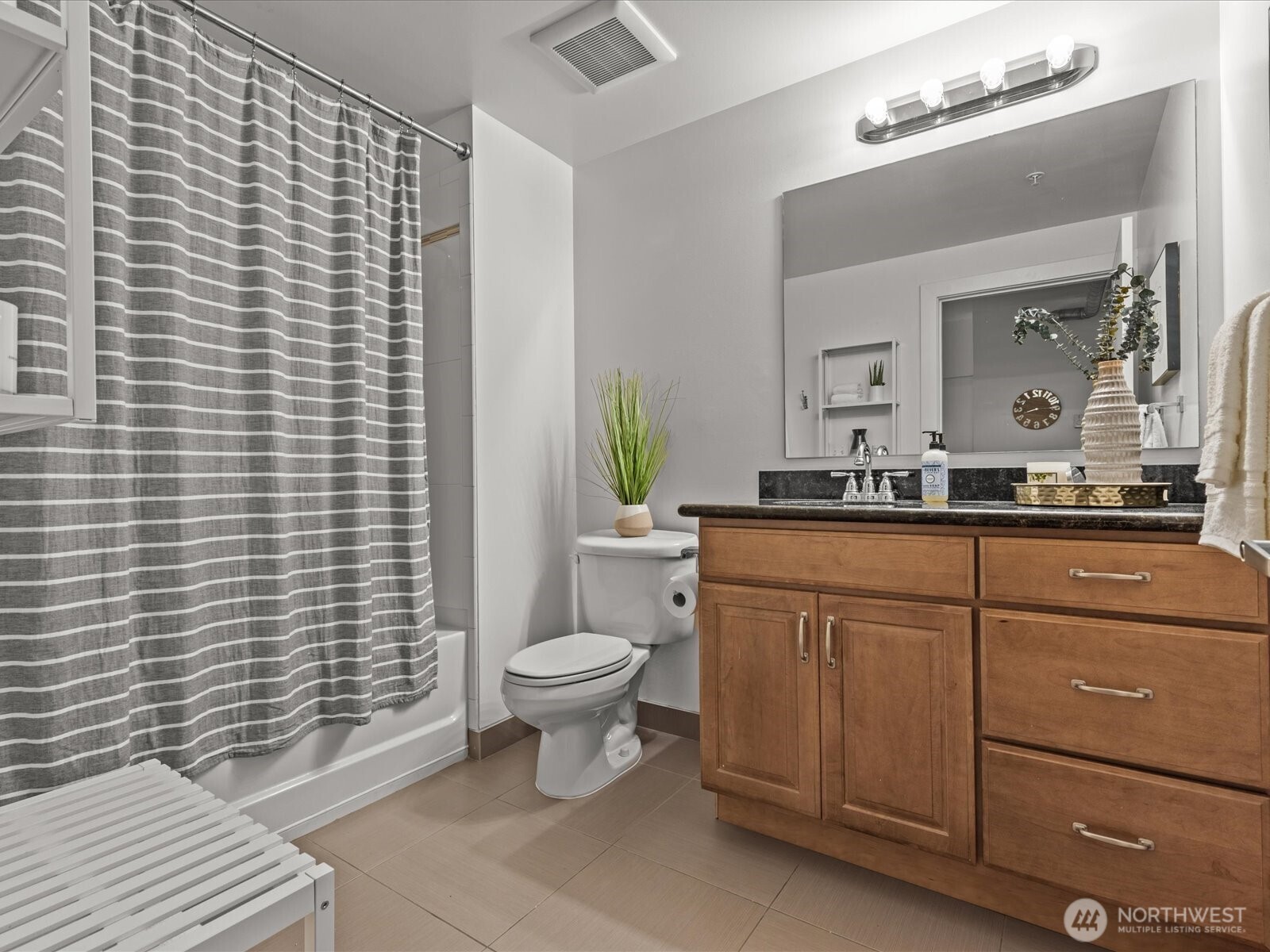 530 Broadway E Unit: 406
