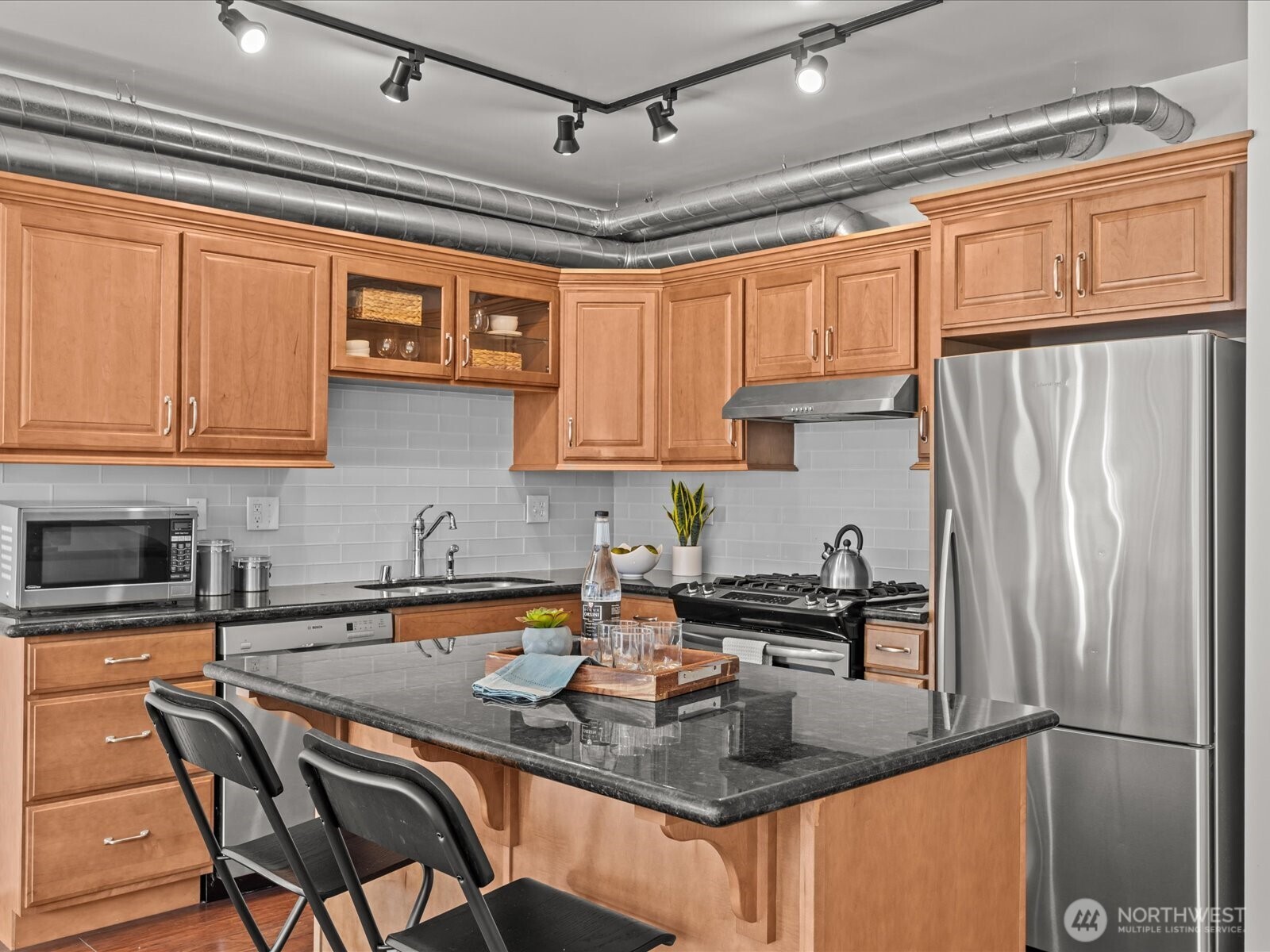 530 Broadway E Unit: 406