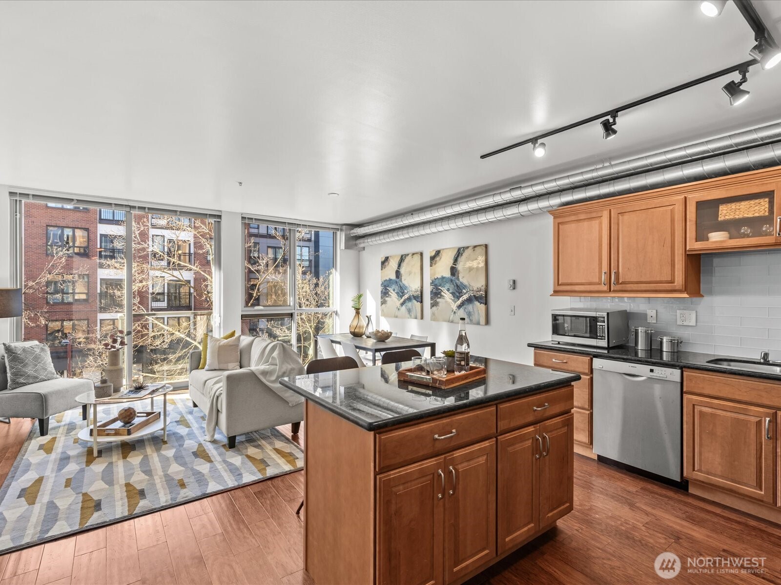 530 Broadway E Unit: 406