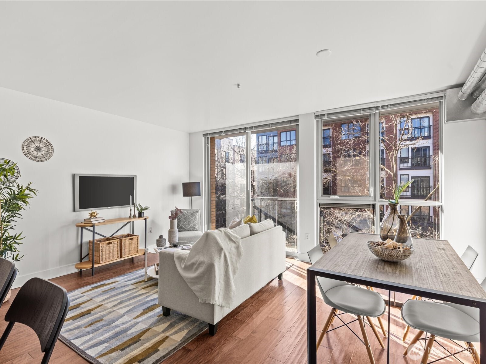 530 Broadway E Unit: 406