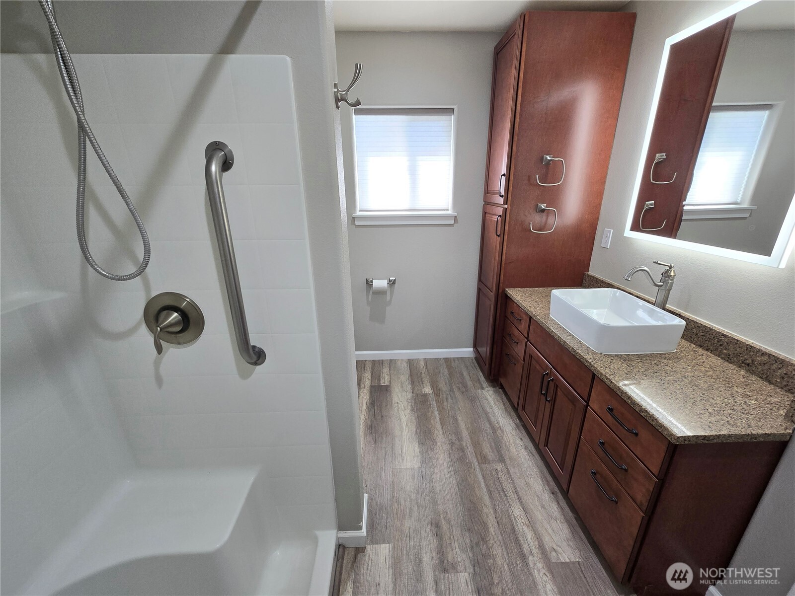 40 Topaz Way