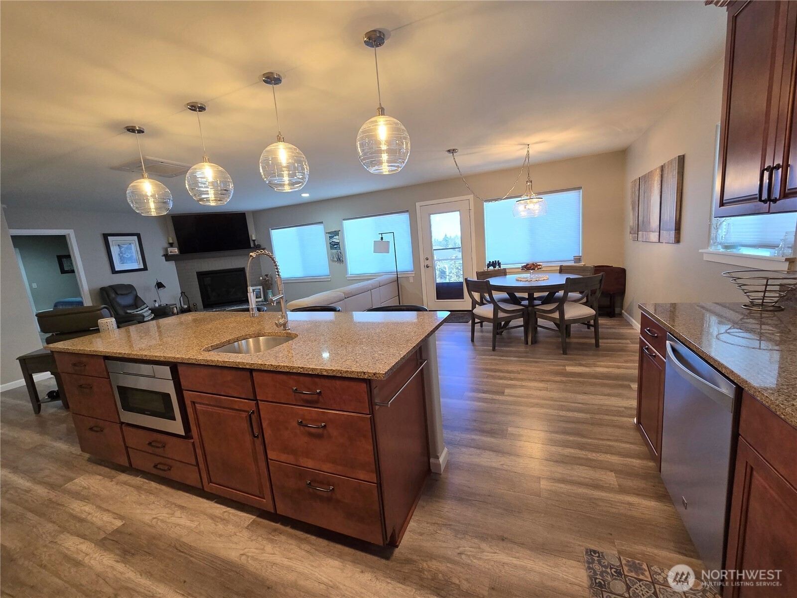 40 Topaz Way