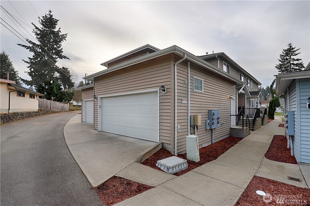 4407 Hoyt Avenue Unit: ABCD