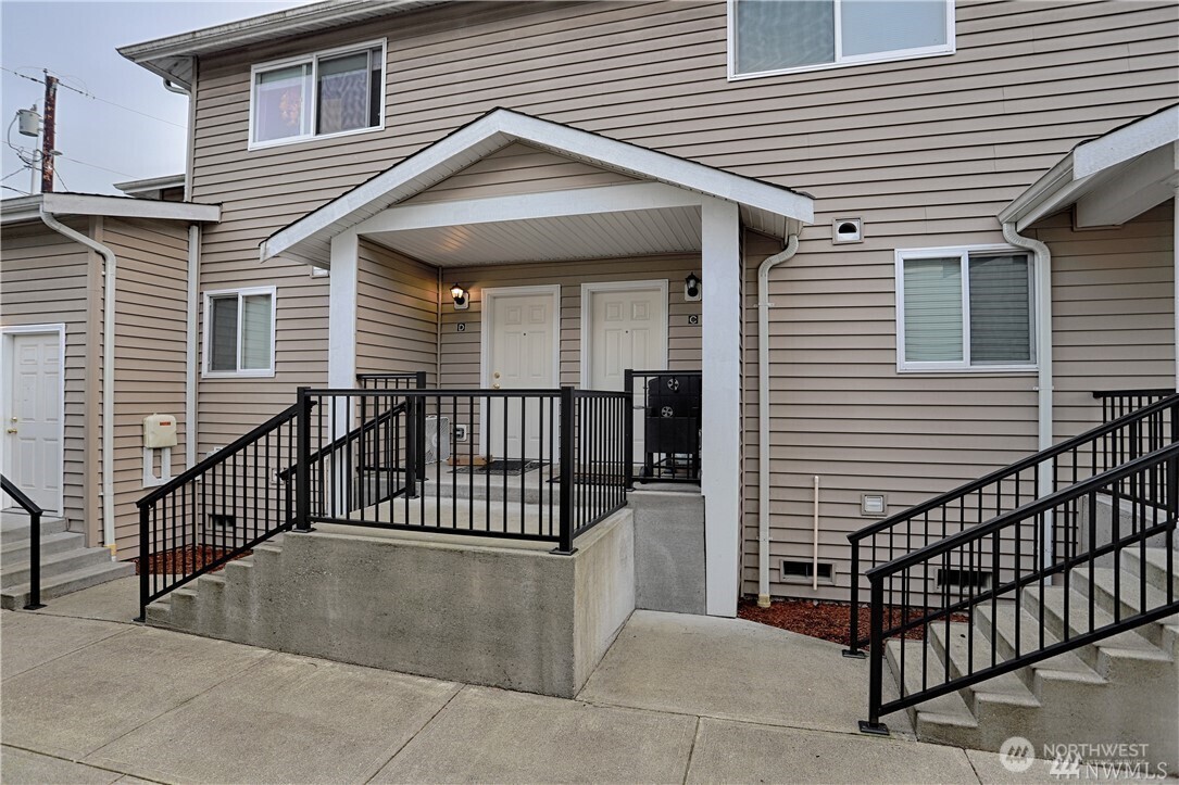 4407 Hoyt Avenue Unit: ABCD