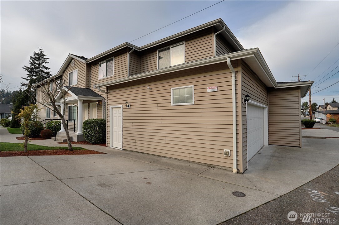 4407 Hoyt Avenue Unit: ABCD