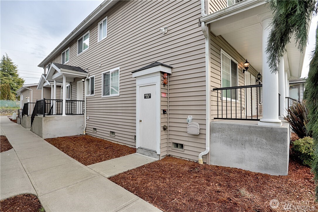 4407 Hoyt Avenue Unit: ABCD