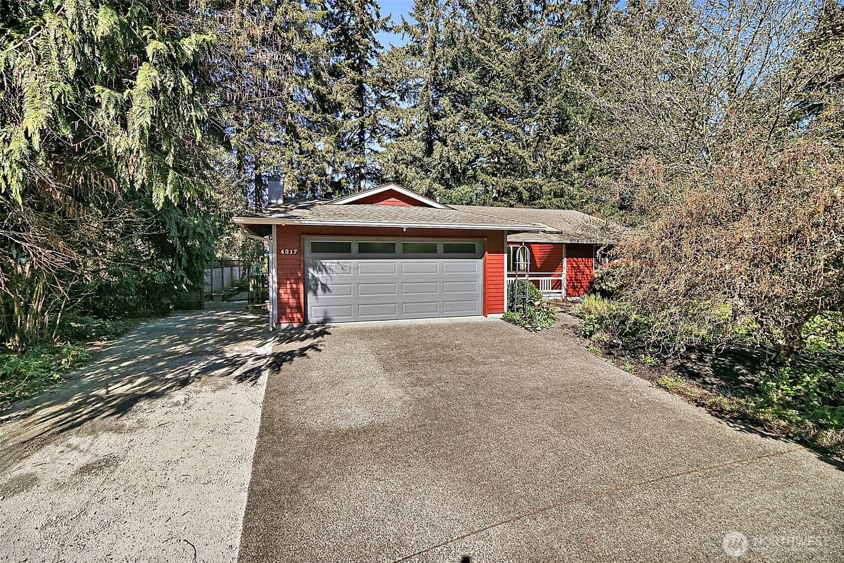 4317 Clearwater Loop SE