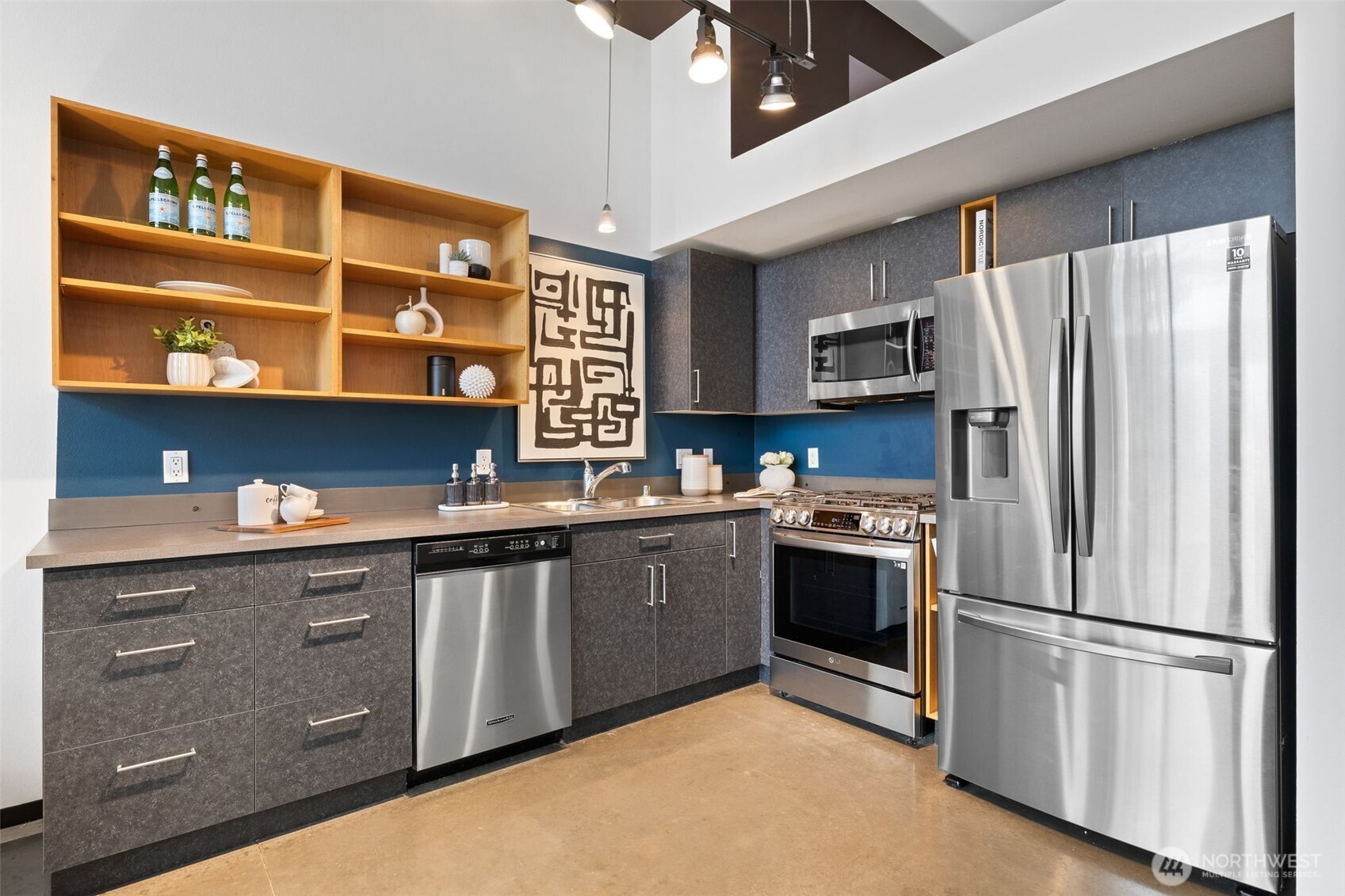 4422 Bagley Avenue N Unit: 216