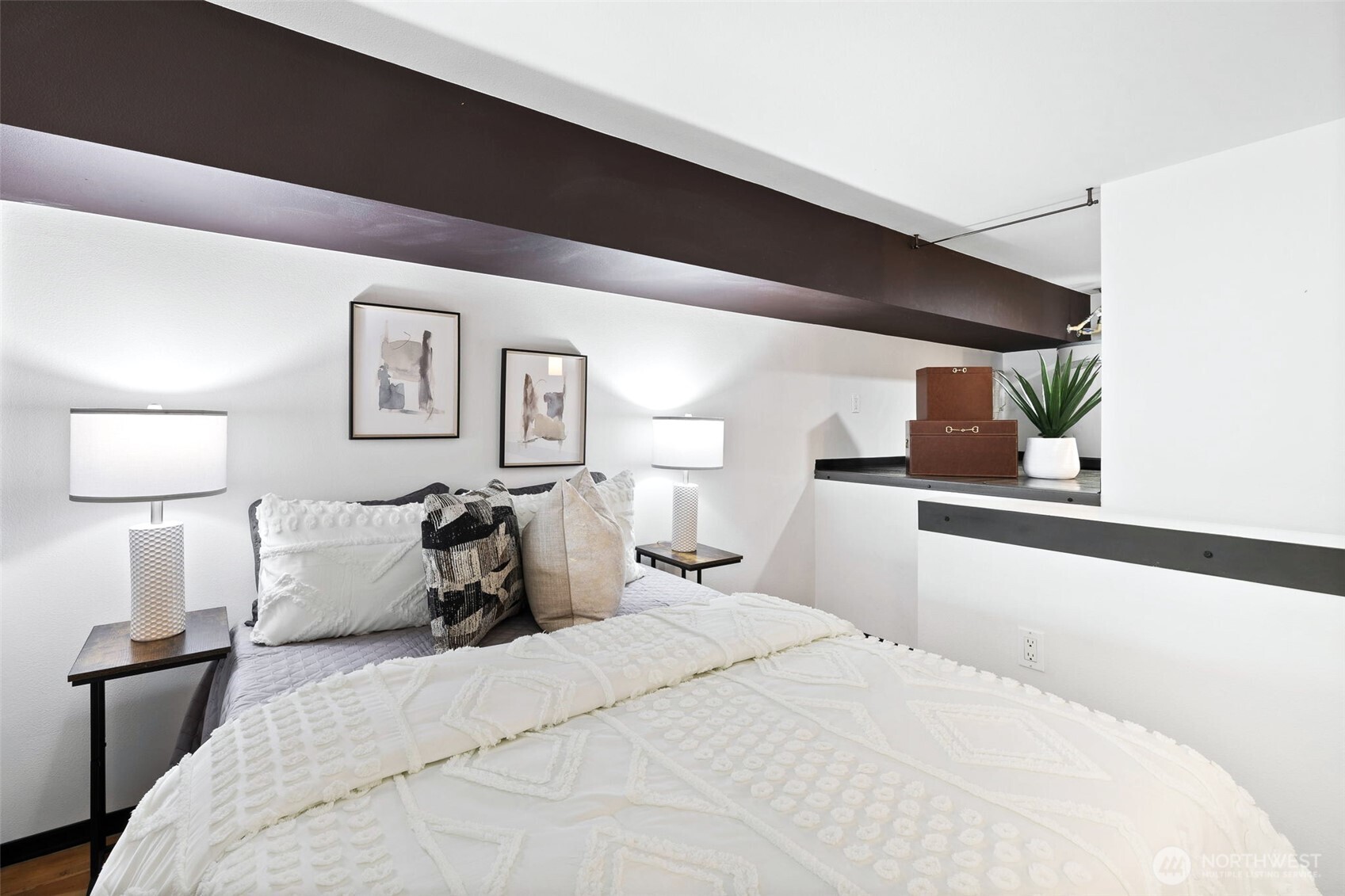 4422 Bagley Avenue N Unit: 216