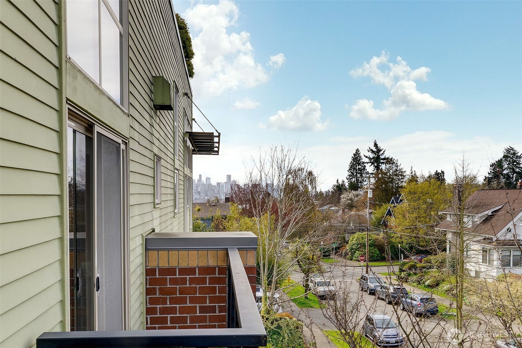 4422 Bagley Avenue N Unit: 216