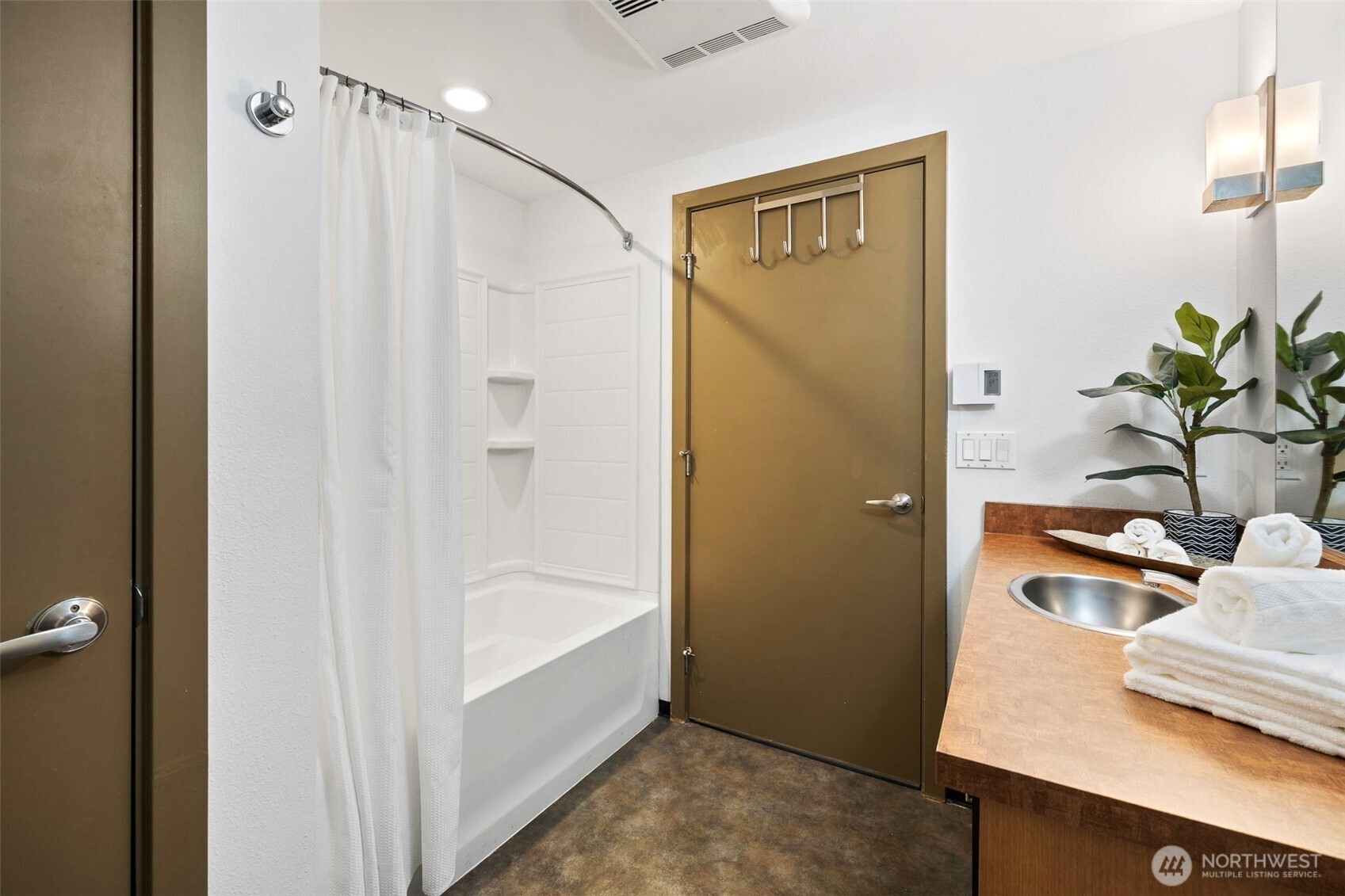 4422 Bagley Avenue N Unit: 216