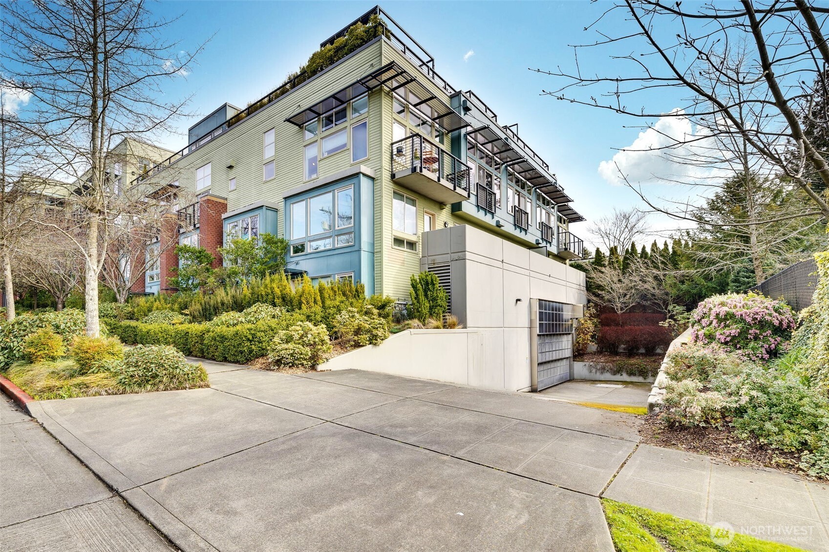 4422 Bagley Avenue N Unit: 216