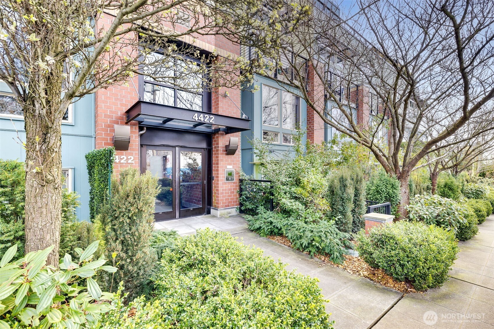 4422 Bagley Avenue N Unit: 216