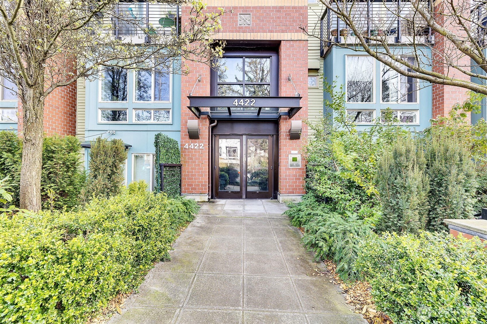 4422 Bagley Avenue N Unit: 216