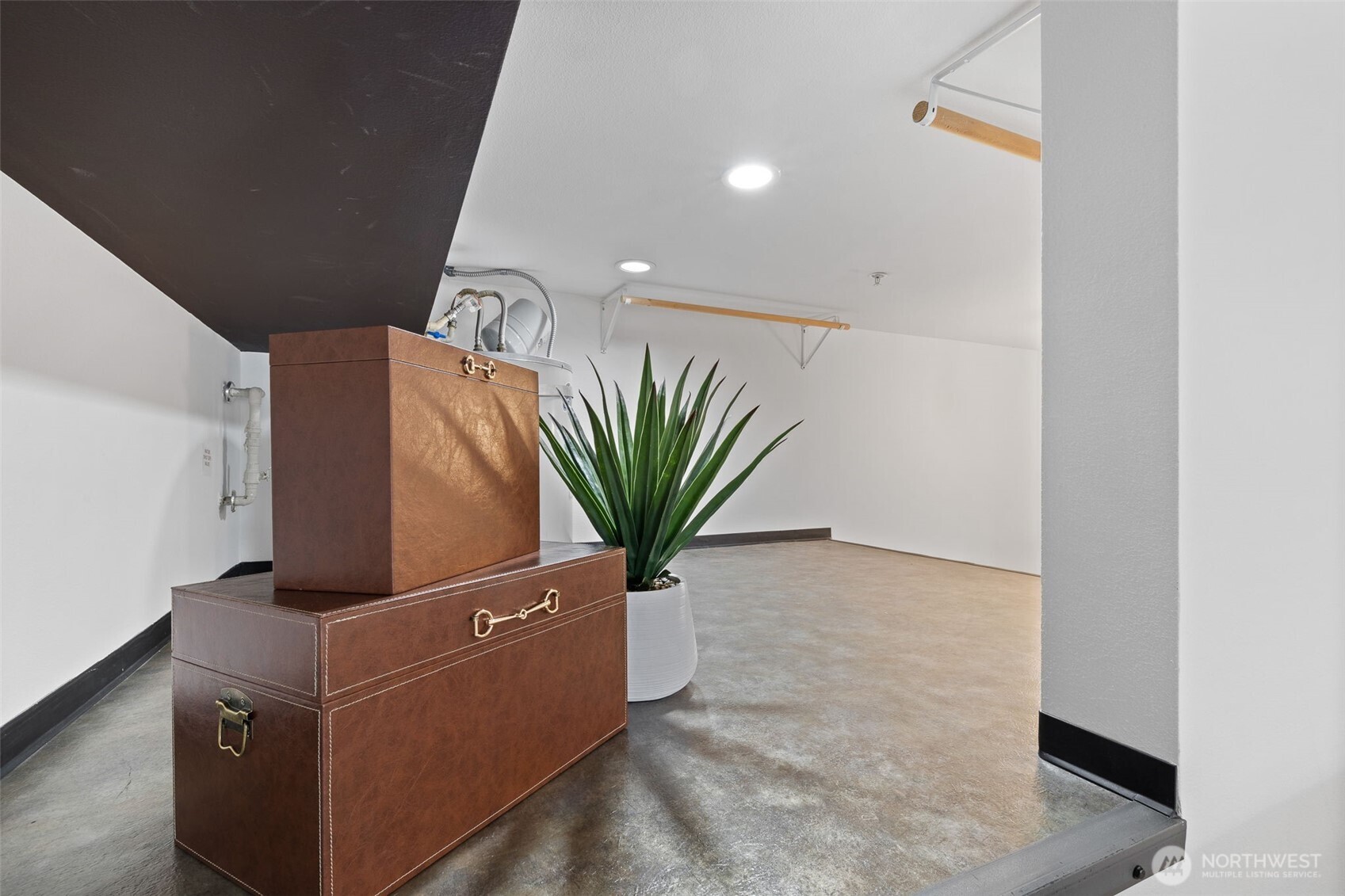 4422 Bagley Avenue N Unit: 216