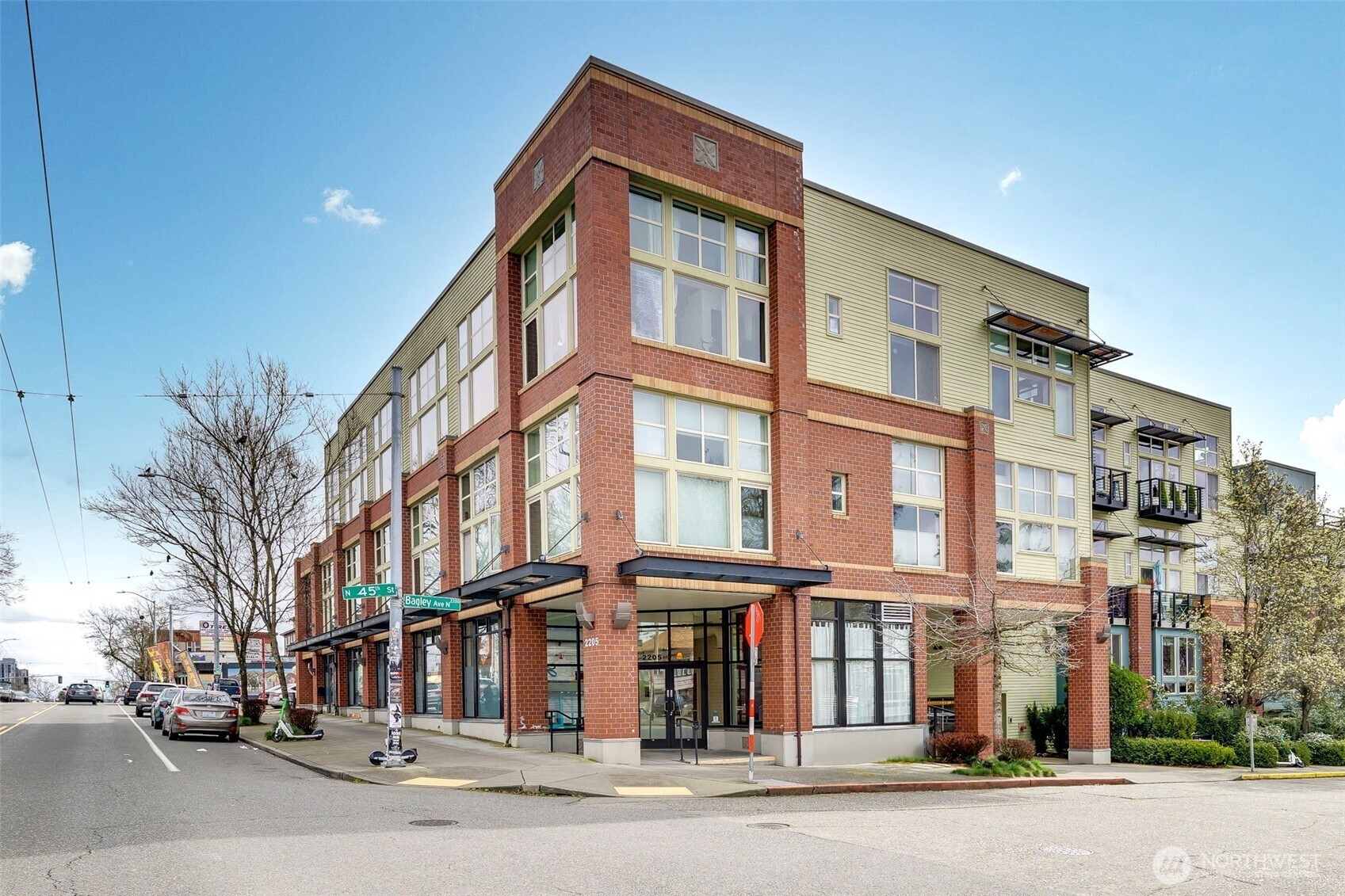 4422 Bagley Avenue N Unit: 216