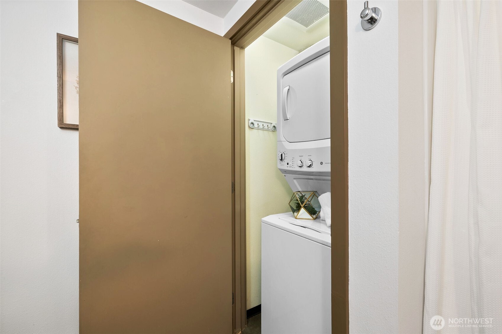 4422 Bagley Avenue N Unit: 216