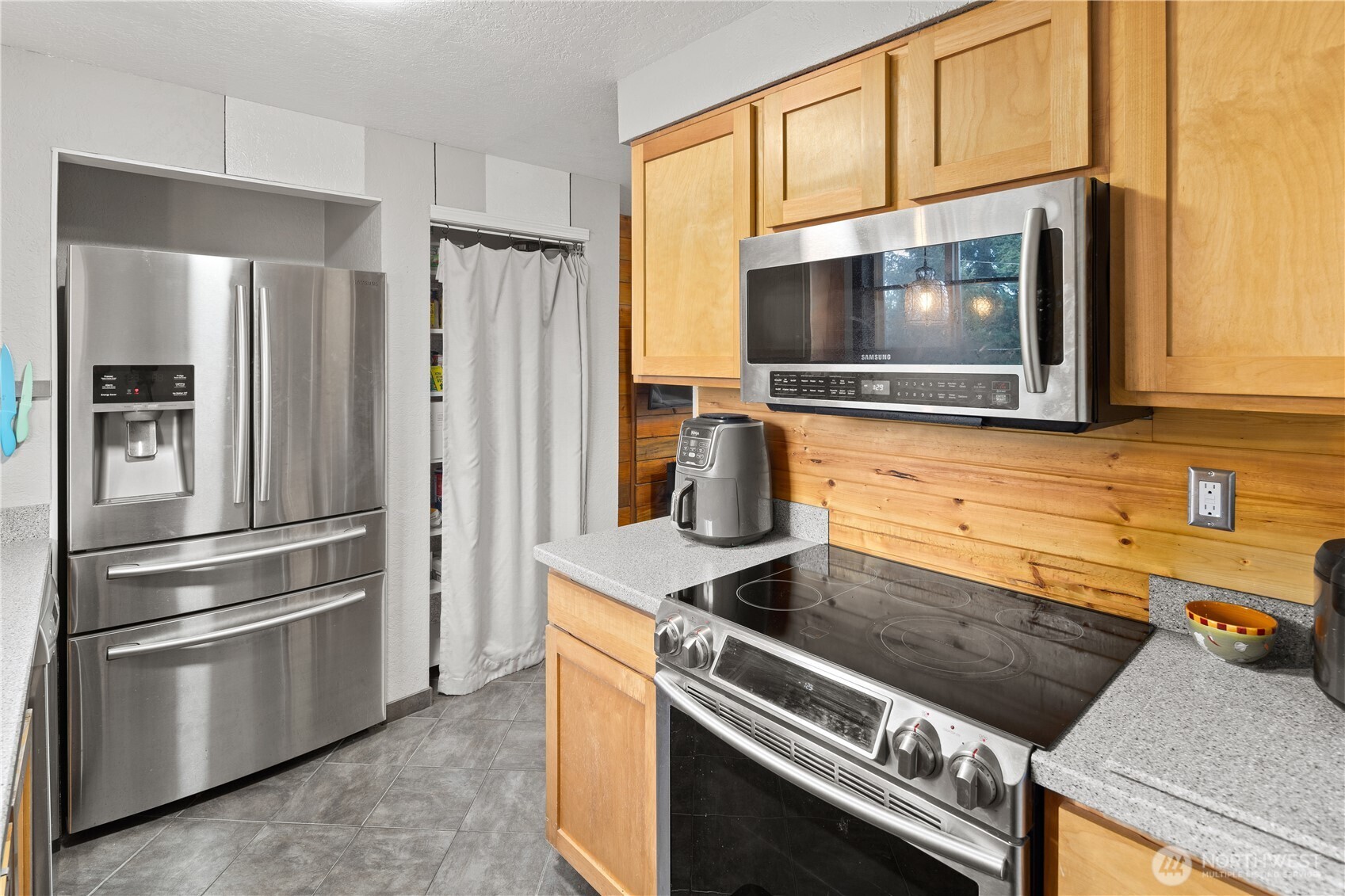 700 Ford Avenue Unit: 17