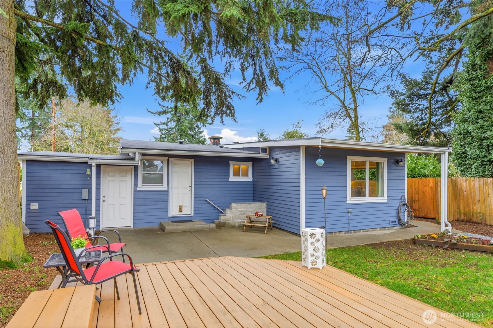 2300 NE 8th Place
