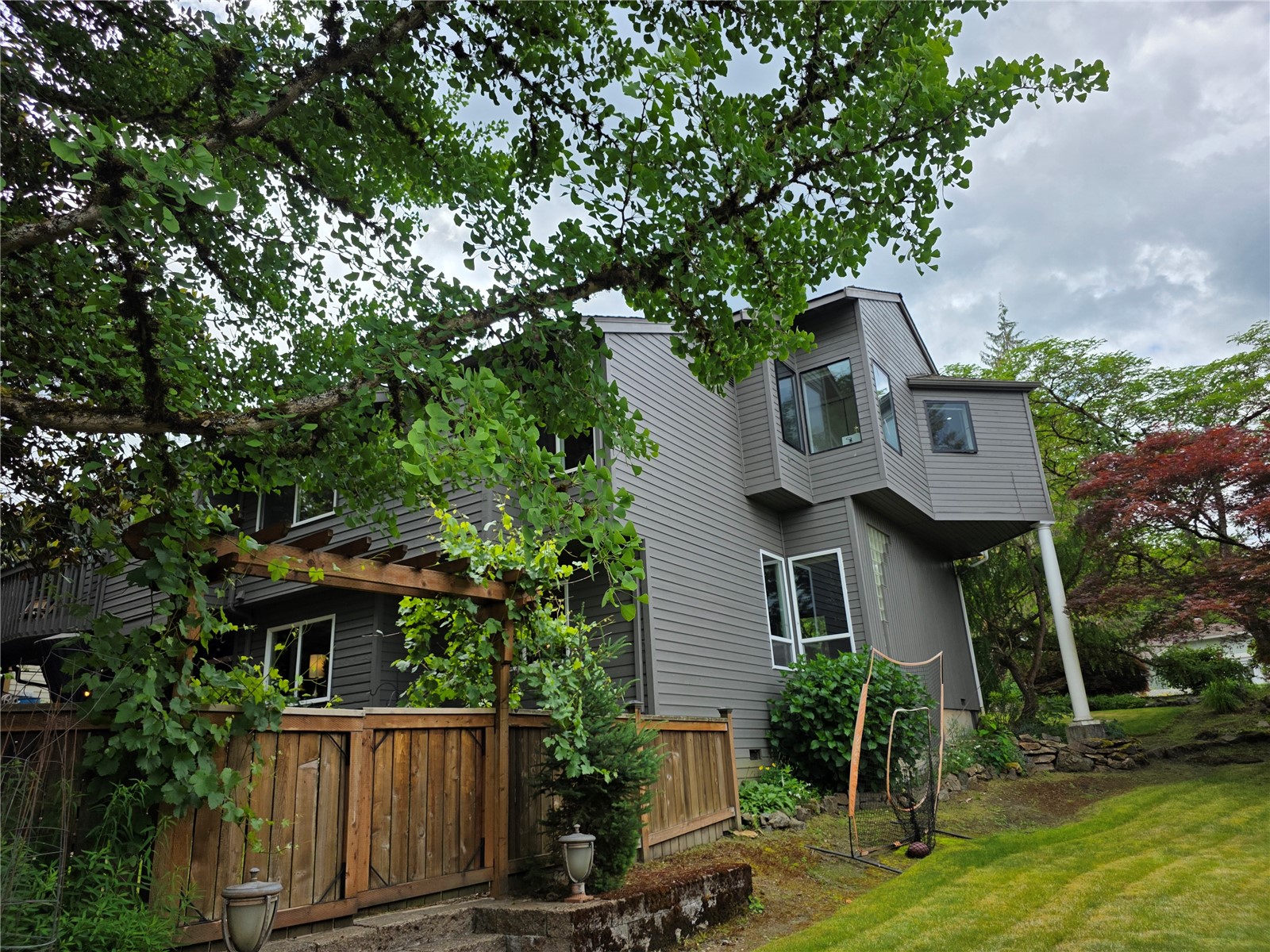 750 Kalmia Court NW