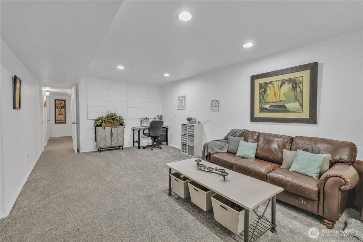 829 Maplewood Avenue