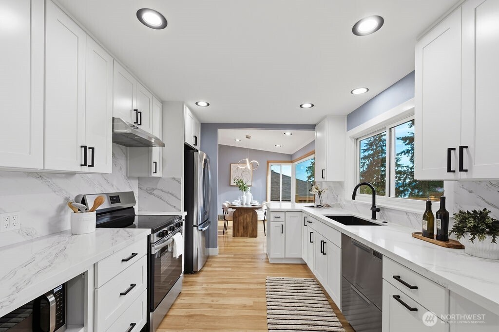 10851 Marine View Drive