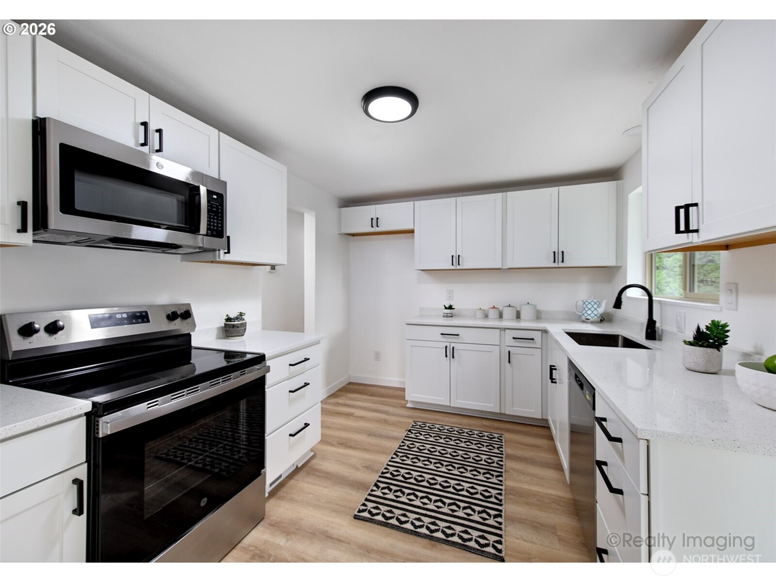 1060 Cowlitz View Court NW