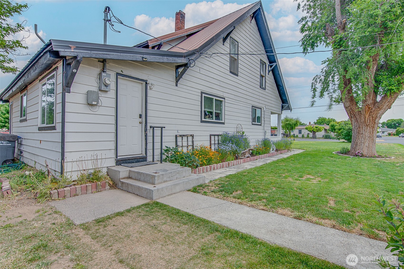 407 Central Avenue N