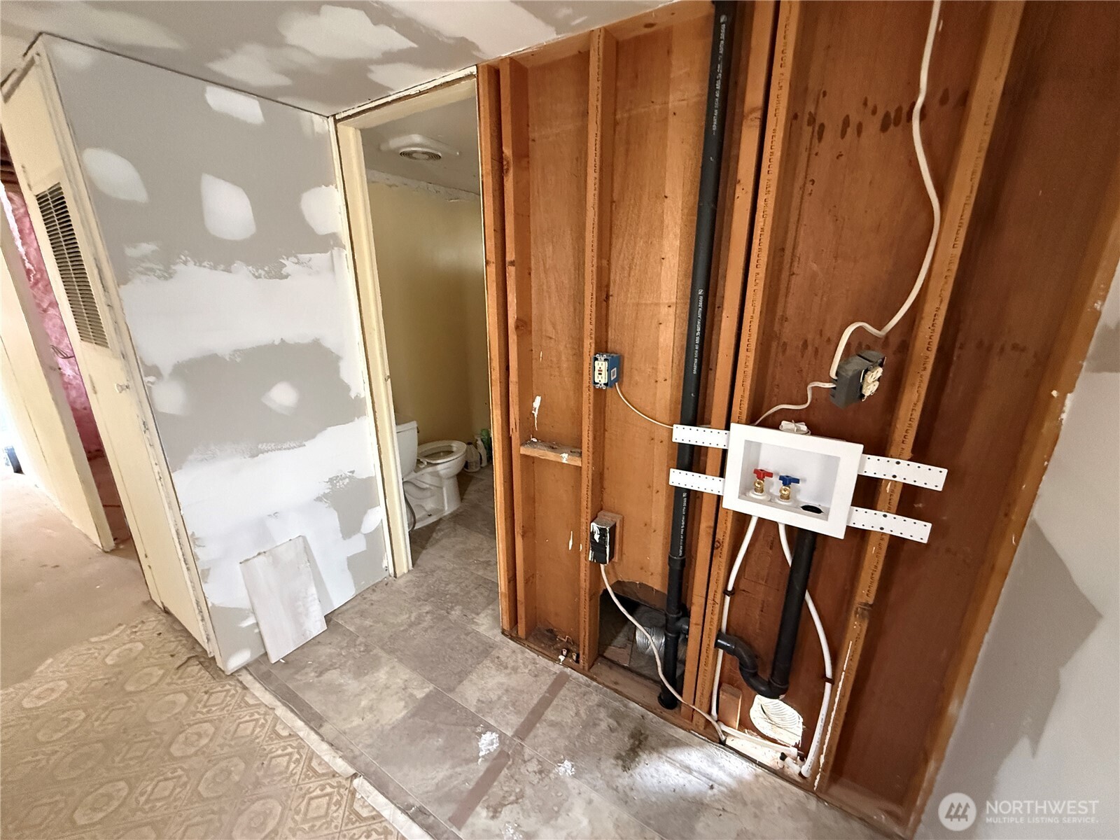 23708 Locust Way Unit: 44