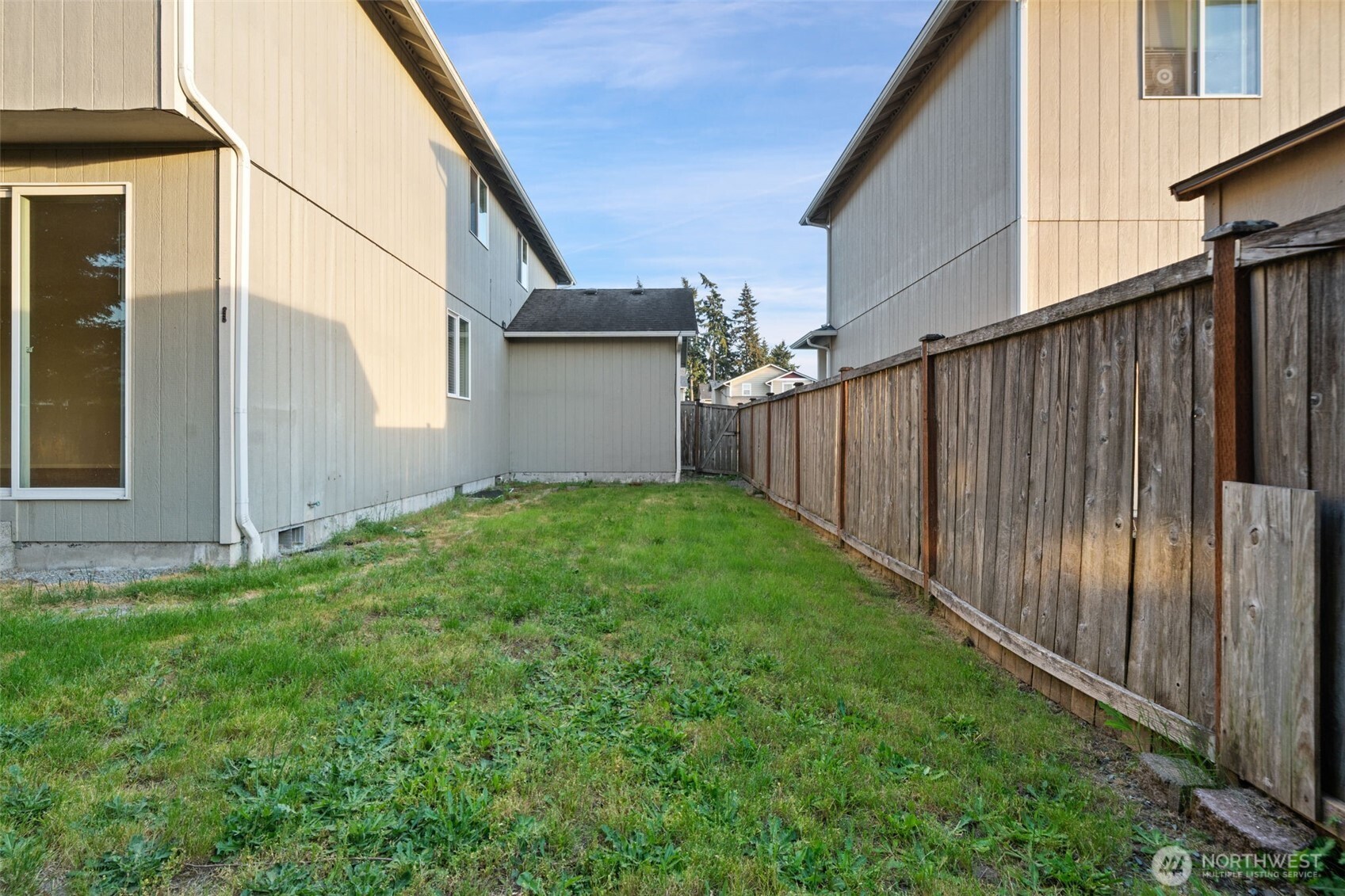 8117 5257 207th Street E