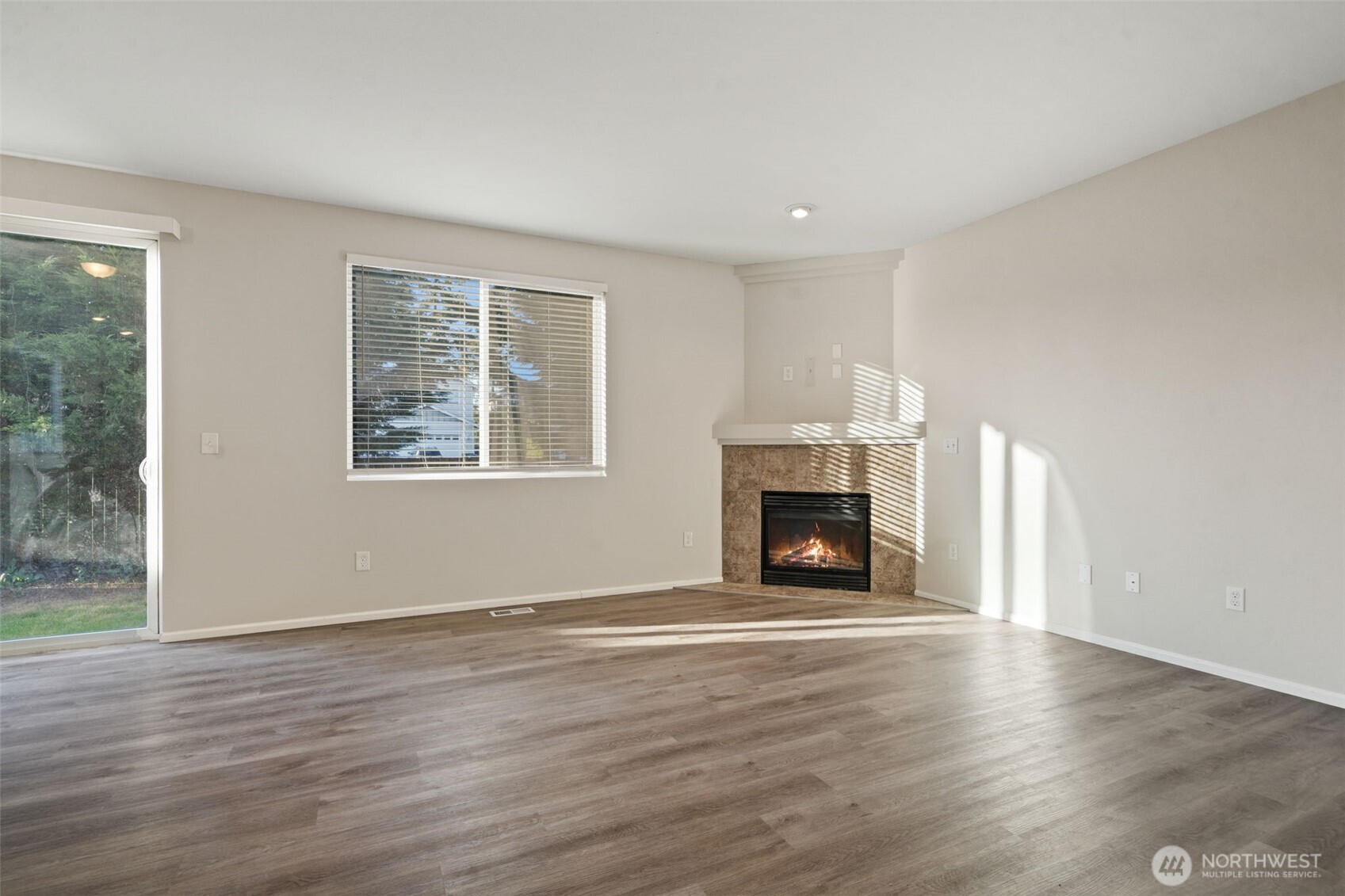 8117 5257 207th Street E